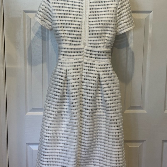 BOOHOO White Dress - Picture 2 of 5